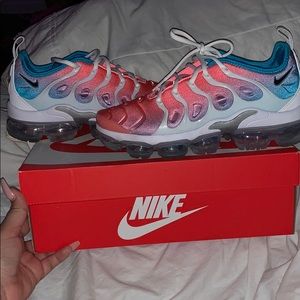 Size 8 women Nike air vapormax plus